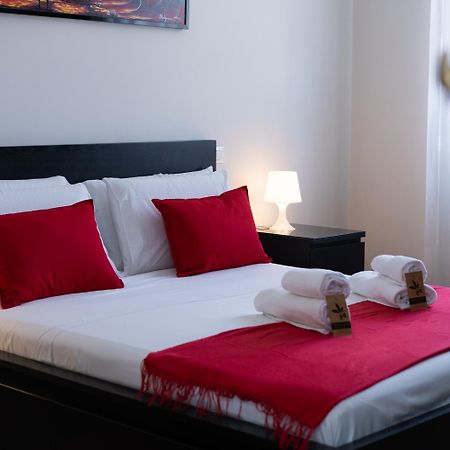 3 Suite Esclusive Con Balcone In Centro Citta, Mare A 450M, Prenota Ora! Пескара Екстер'єр фото